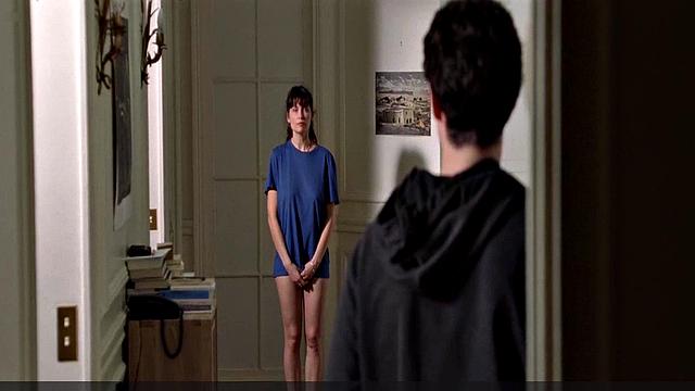 Лили-Роуз Депп оголяет грудь, Летисия Каста заводит до предела