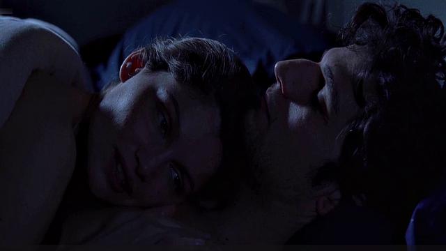 Лили-Роуз Депп оголяет грудь, Летисия Каста заводит до предела