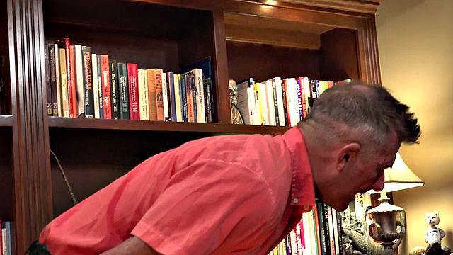 Office bottom spreads legs and takes twunk's cock