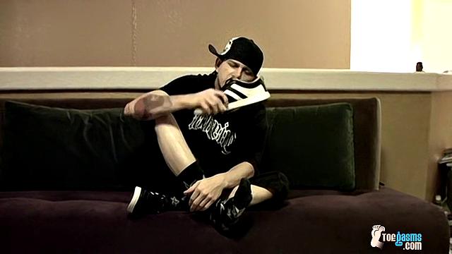 Sticky Feet Featuring Str8 Ian - Ian Madrox