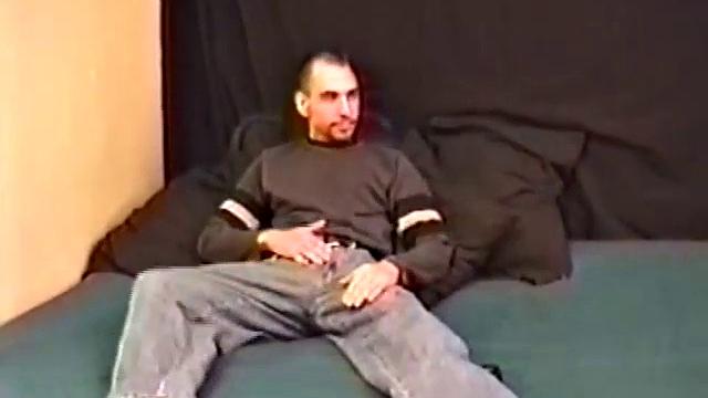 shane дрочит и заливает всё спермой