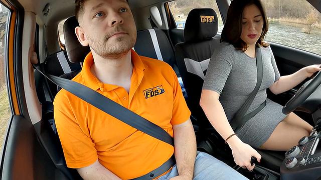 Big ass babe fucked in the car