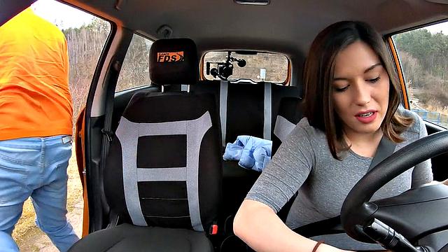 Big ass babe fucked in the car