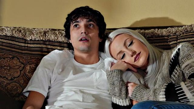 Big butt cougar gets her pussy licked and pounded by a little guy