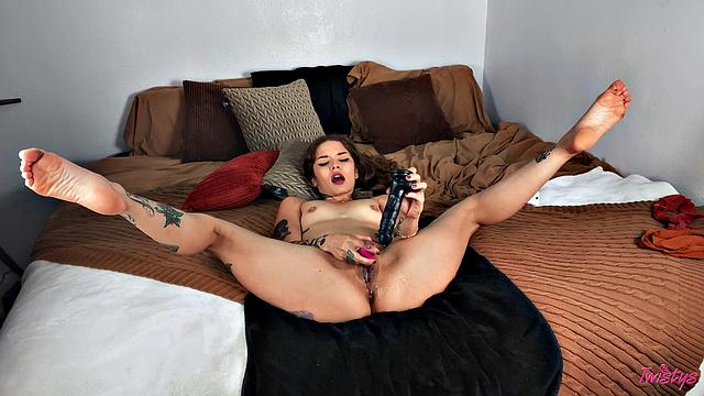 Vanessa's wild solo play with her pierced pussy and dildo in the bedroom