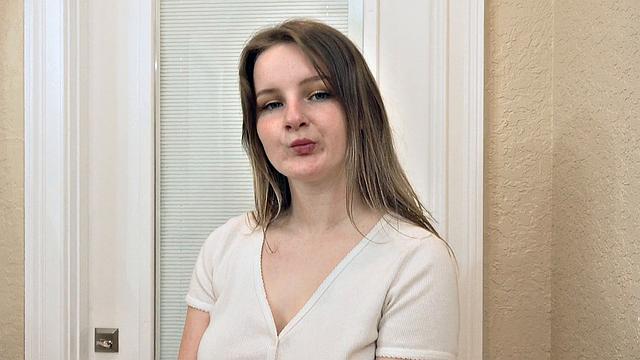 на карантине, а её жопка на самоизоляцию не уходит