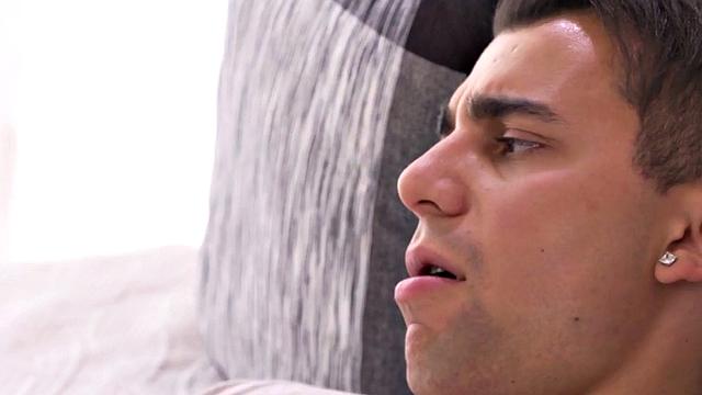 Deepthroating brunette babe enjoy intensive fuck on the bed