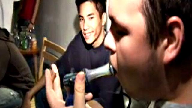 Threeway girl licked as college teen fucked