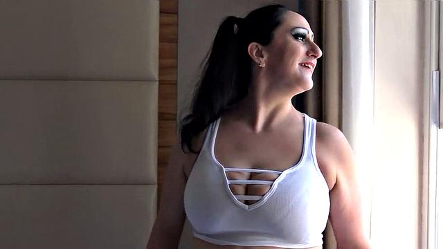 SubSlut Curvy Gal: Flashes at strangers, wanks & cums