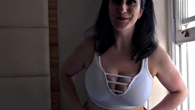 SubSlut Curvy Gal: Flashes at strangers, wanks & cums
