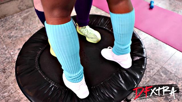 Stacked Gogo Fuckme Scissors Big Bootied Jenn Starr - DFxtra