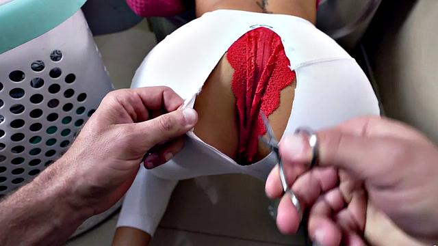 пышногрудая мачеха получает кремпай во время стирки - pov и мокрое бельё