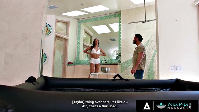 Jewel Diamant угощает соседа горячим nuru массажем и кончает ему в рот маслом по телу.