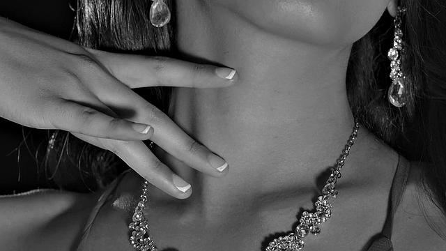 TRANSFIXED - Trans Lesbian Zariah Aura RAW DOGGY Fucks Photographer Tommy King