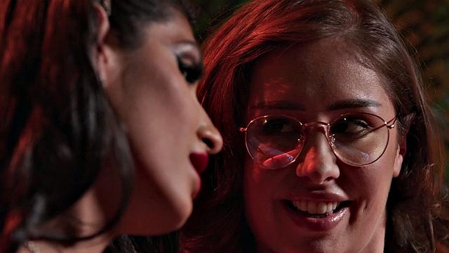 TRANSFIXED - Trans Lesbian Zariah Aura RAW DOGGY Fucks Photographer Tommy King