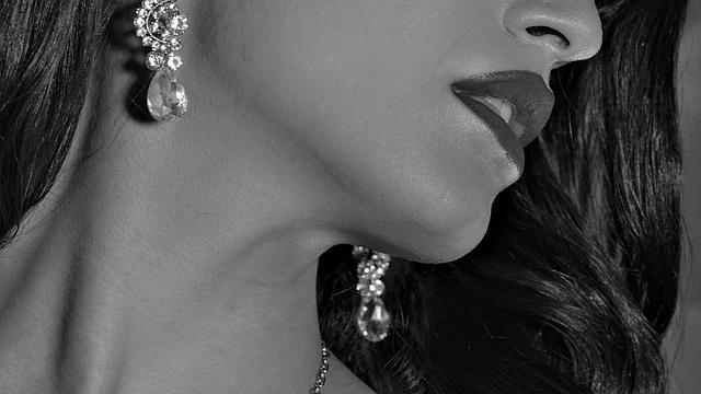 TRANSFIXED - Trans Lesbian Zariah Aura RAW DOGGY Fucks Photographer Tommy King