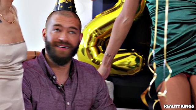 3, 2, 1, Sexy New Year!