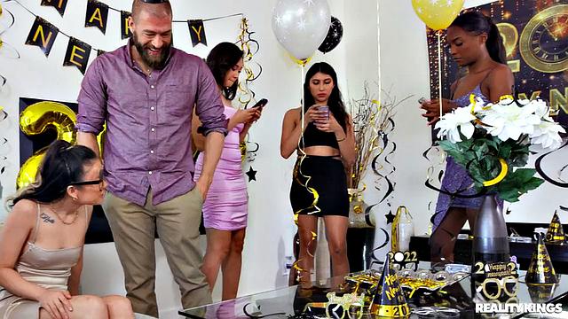 3, 2, 1, Sexy New Year!