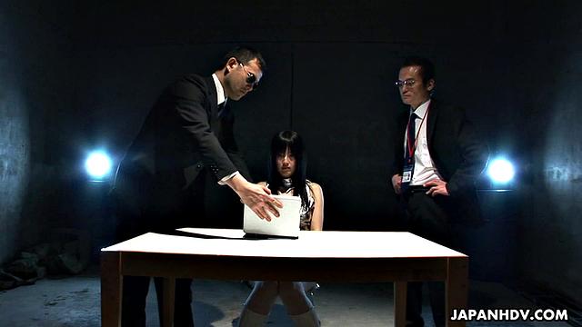 Shizuka Minami moans in a kinky threeway