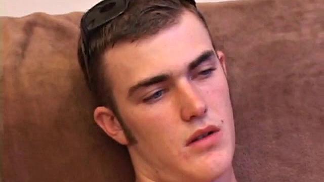 Кристиан Вайлд борется со скукой: огромный член и палец в попке для атмосферы