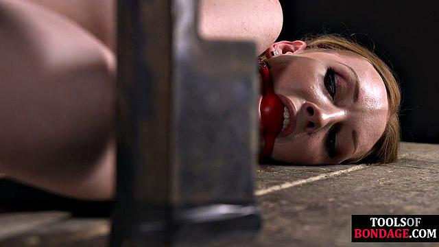 Hardited petite bitch gets pussyfingered