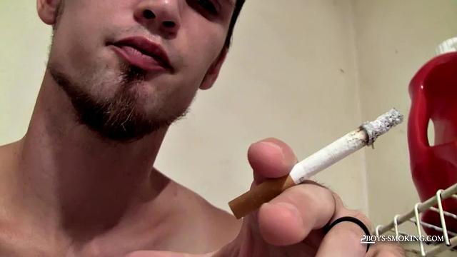 Нолан Чайнин шалит в прачечной