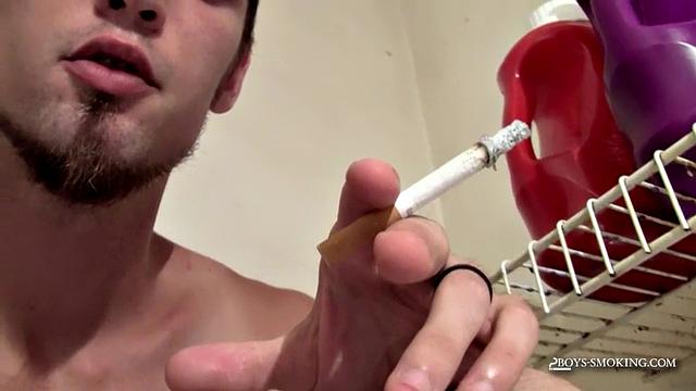 Нолан Чайнин шалит в прачечной
