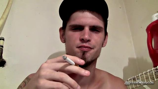 Нолан Чайнин шалит в прачечной