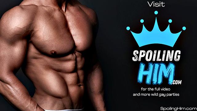 Muscular stripper cock sucked at party