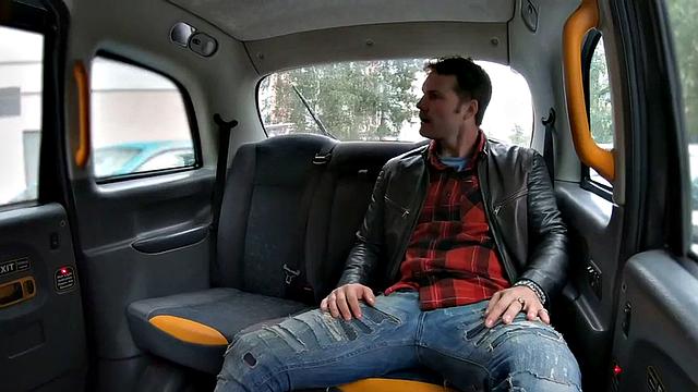 Bigbooty cab driver in stockings pounded in car