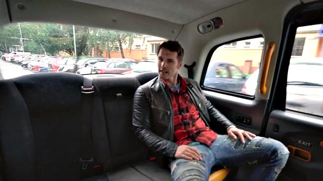 Bigbooty cab driver in stockings pounded in car