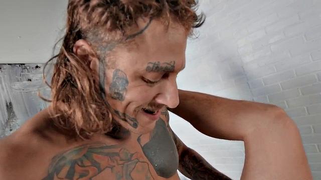 Прокачанный с тату ставит пассива на рекорд по глотке