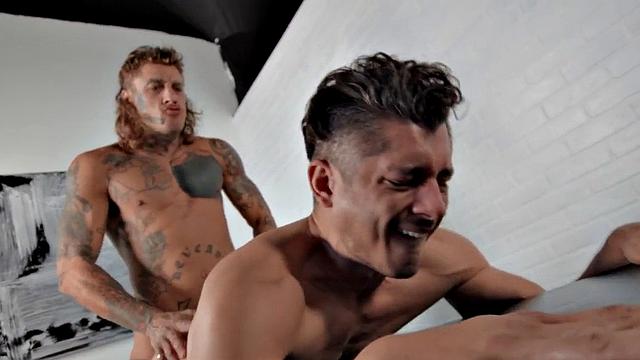 Dominant tattooed jock fucks deepthroating bottom