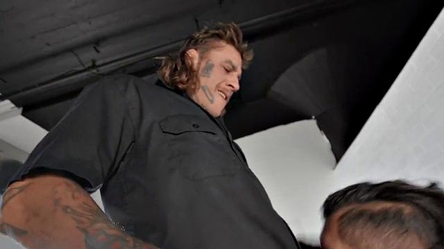 Dominant tattooed jock fucks deepthroating bottom