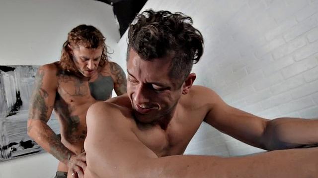 Dominant tattooed jock fucks deepthroating bottom