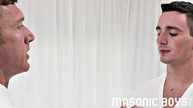 волосатый качок с универа получает римминг и фингеринг