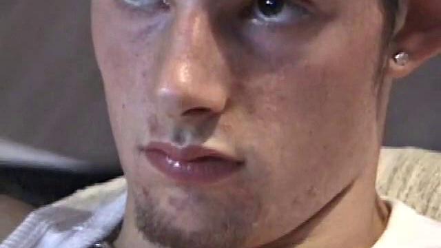 Скейтер Винс яростно дрочит