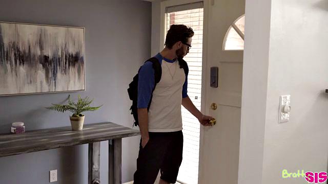 Step Family Threesome - S5:E3