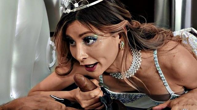 Busty trans babe sucks in the kitchen before riding bareback