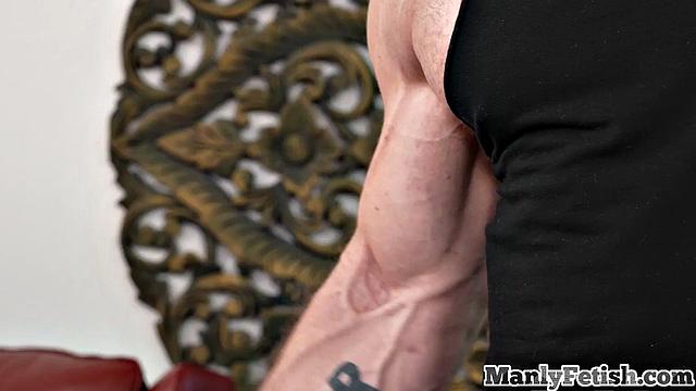 Muscled Hung gets handjob from ebony