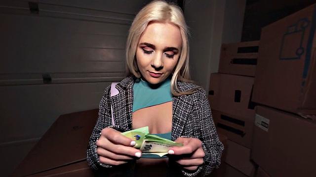 21yo blondie deepthroating POV