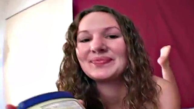 грудастая брюнетка дрочит и делает титфак в pov