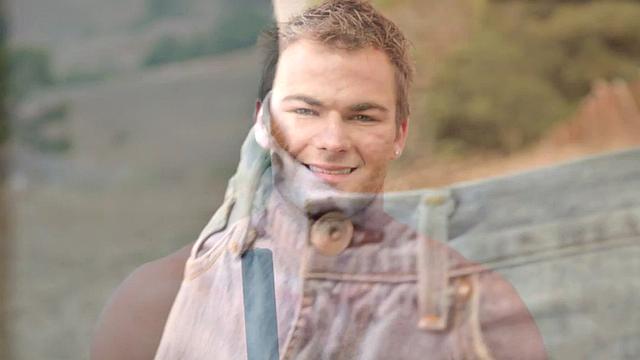 Hunky newbie solo tugging in gym until jizz