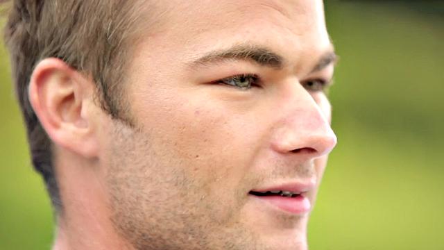 Hunky newbie solo tugging in gym until jizz