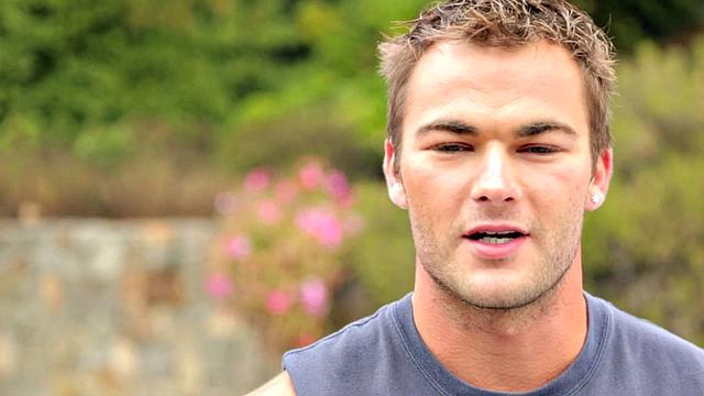 Hunky newbie solo tugging in gym until jizz