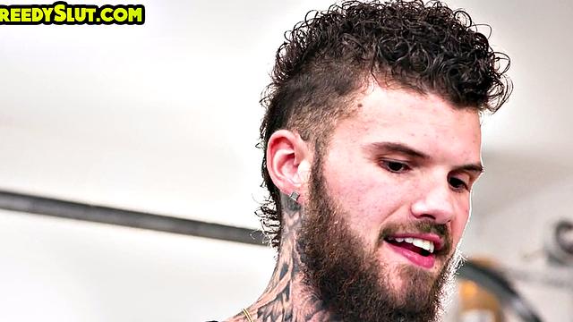 Greedy alternative stuck at the gym and fucked