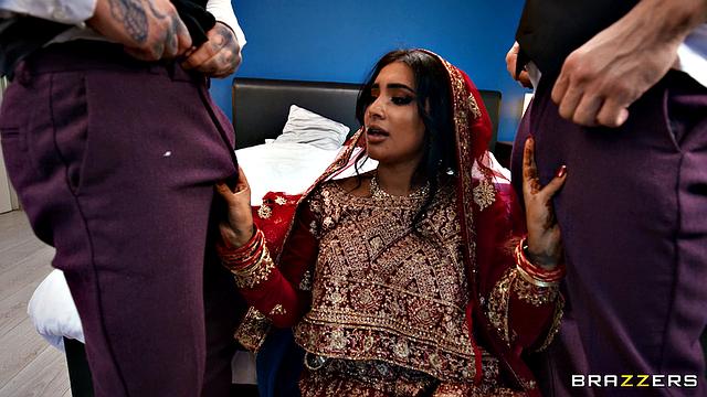 Индийская невеста мстит мужу, трахаясь с двумя дружками