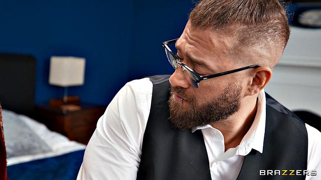 Индийская невеста мстит мужу, трахаясь с двумя дружками