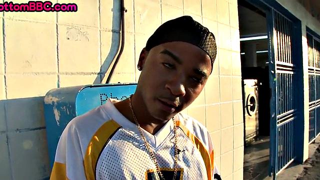 Black picked up stud gets fucked outdoors by white top for cash