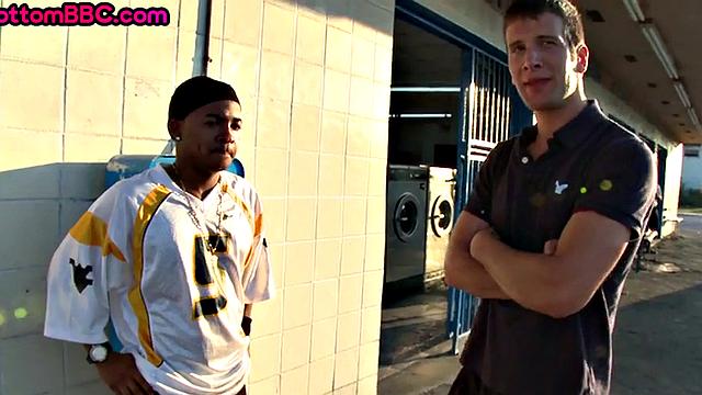 Black picked up stud gets fucked outdoors by white top for cash